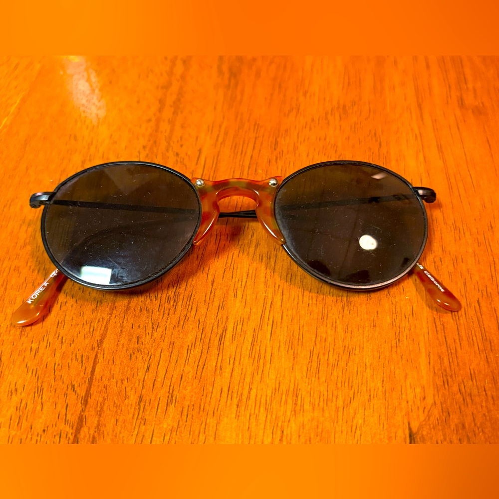 RARE Liz Claiborne Round Vintage Sunglass Key Hole Bridge Tortoiseshell
